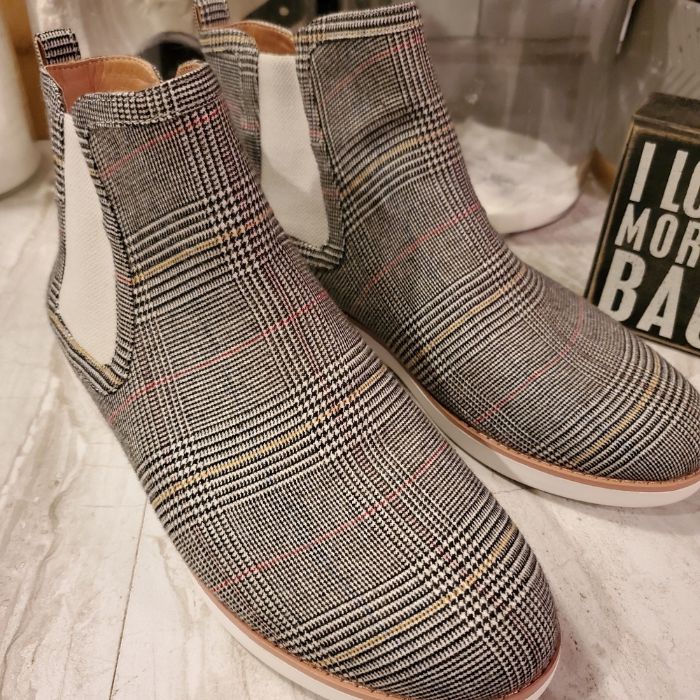 Fitflop ankle bootie
